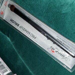 Amor Pro Makeup Brush Large Shadow brush